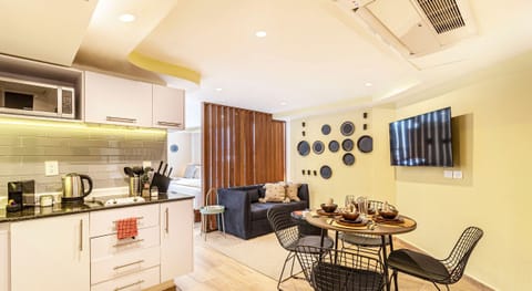 El mobiliario, la decoración y los servicios pueden variar ligeramente.