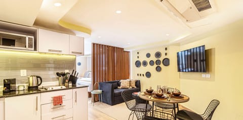 El mobiliario, la decoración y los servicios pueden variar ligeramente.