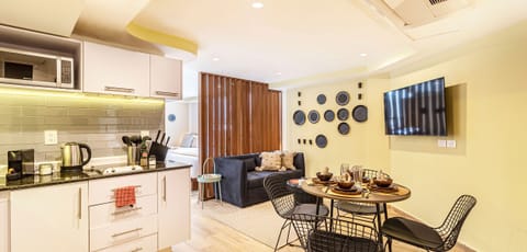 El mobiliario, la decoración y los servicios pueden variar ligeramente.