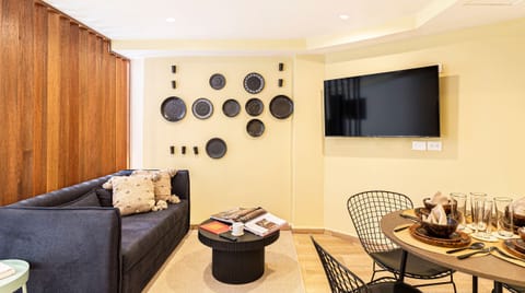 El mobiliario, la decoración y los servicios pueden variar ligeramente.