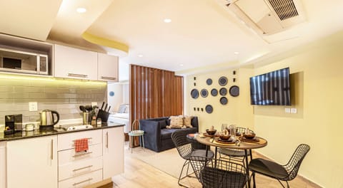 El mobiliario, la decoración y los servicios pueden variar ligeramente.