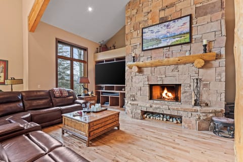 Cove Retreat has a spacious living room and large sectional sofa and grand fireplace.