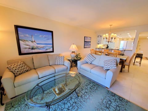 Buttonwood Cove 103B living area