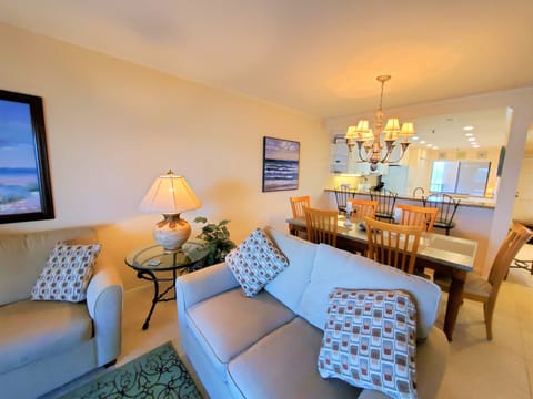Buttonwood Cove 103B living / dining area