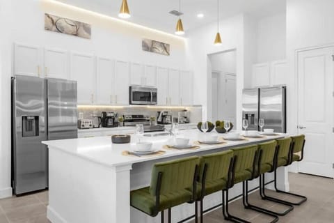 Kitchen Breakfast Bar