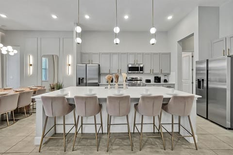 Kitchen Breakfast Bar