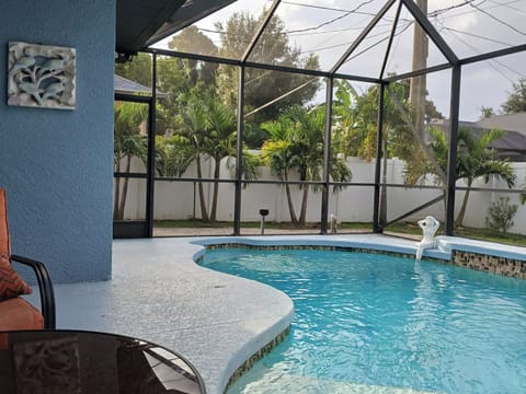 Pool with Lania and private fence