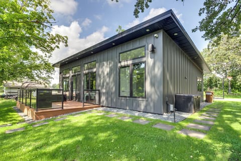 Single-Story Cabin | Furnished Deck | 13 Mi to Glendalough State Park