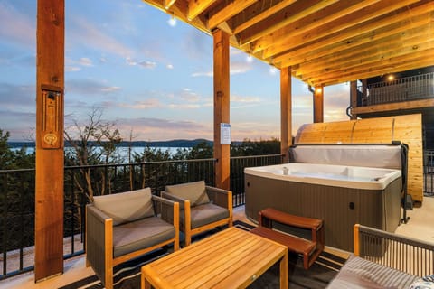 Enjoy unbeatable lakefront views, a hot tub, barrel sauna, and more—feel like you’re on the water while relaxing indoors.