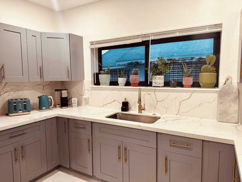 Equipped kitchen with all the necessities. 