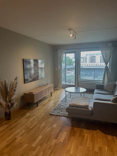 Spacious living room