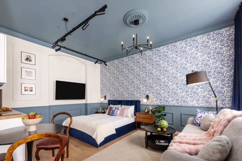 Lovely room with queen size bed