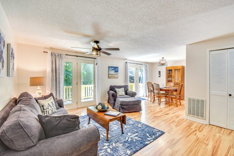 Salem Vacation Rental | 2BR | 1.5BA | 1,000 Sq Ft | Stairs Required