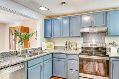 Kitchen | Cooking Basics | Dishwasher | 1st Floor