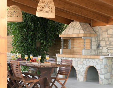 The BBQ area is shaded and offers an al fresco dining table!