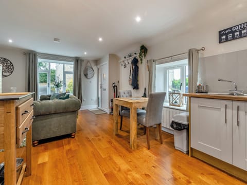 Dining Area | The Granary - The Artists Cottages, Pickering