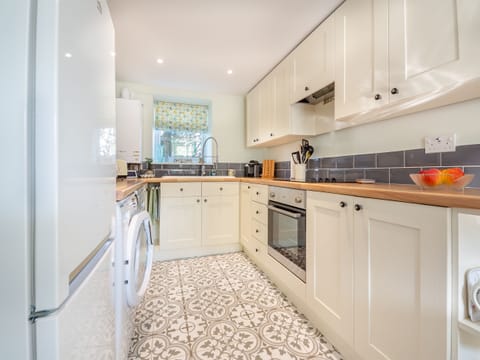 Kitchen/diner | Tyn Giat Cottage, Amlwch and North Anglesey Heritage Coast