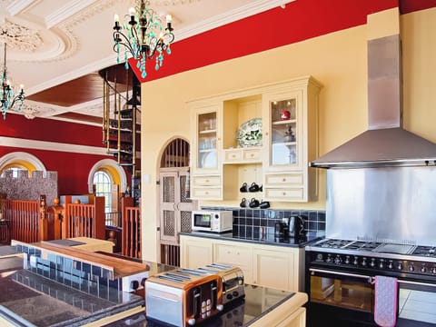 Kitchen | The Auction House, Criccieth