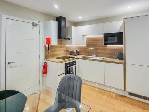 Kitchen/diner | Belgrave holidays - No 1B - Belgrave House, Aberystwyth