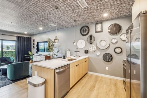 Fully stocked kitchen with 4 person eat in kitchen, stainless steel appliances, Keurig coffee maker and more