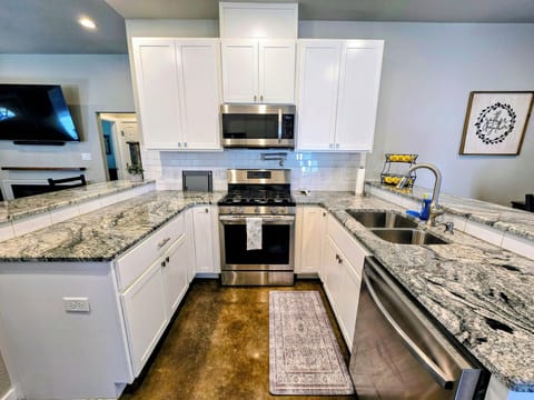 Fully equipped kitchen perfect those who prefer to dine in.