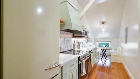 Master quick meals and connect in this smart, functional kitchen.