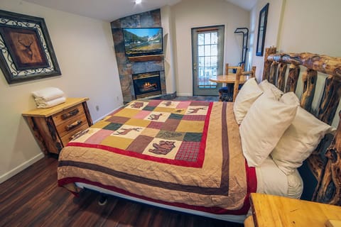 Queen Bed and Door to Deck
