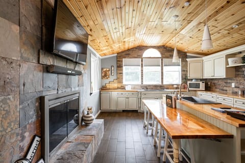 Island with Dog Kennel Put Away