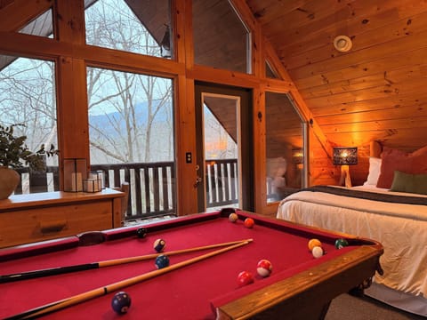 Loft, pool table, queen bed and seasonal mountain views