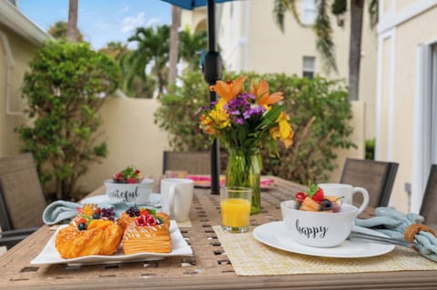 Private Courtyard area for outdoor dining.