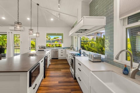 MAIN HOUSE KITCHEN (2)