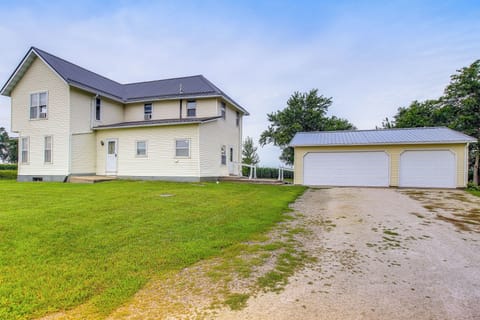 Parking | Garage (2 Vehicles) | Driveway (4 Vehicles) | Grass Area