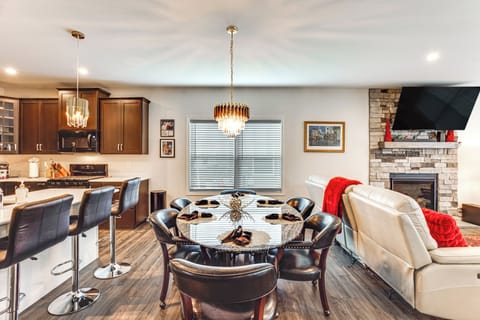 Dining Area | Dishware/Flatware