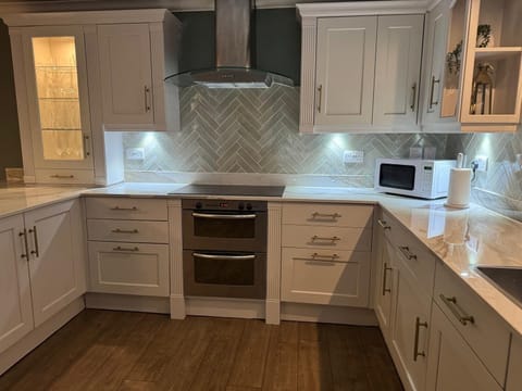 Spacious fully fitted Kitchen