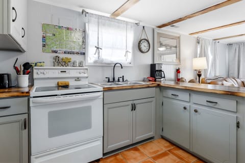 Cooking up a buzz. Whether you're flipping pancakes or just pouring cereal, this cheerful little kitchen is ready. 🍳🌞