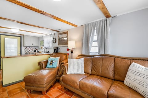 Cozy corners everywhere. Whether you’re reading, relaxing, or sipping sweet tea, there’s a nook just for you. 📚🍹