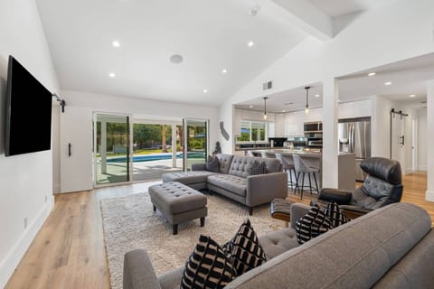 Living Room has Access to Back Yard/Pool
