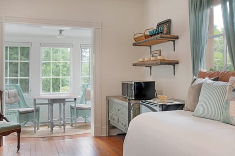 Preston sitting room with daybed