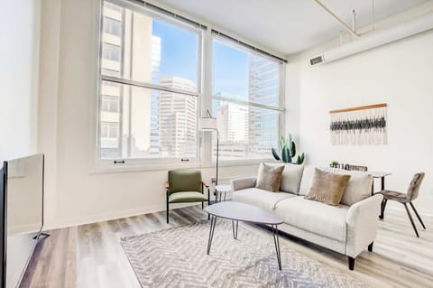 CozySuites 2BR Queen with Direct Skybridge Access