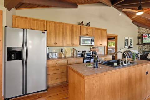 Stainless Appliances, Tile Counters and Kitchen Island
