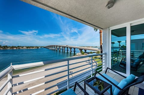 2-web-or-mls-Balcony 2