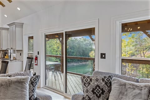 Black Bear Cove's cozy living area