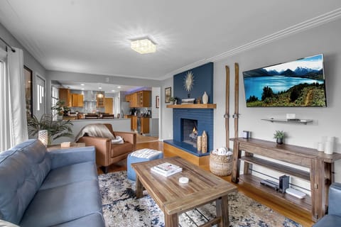 6 living room with smart tv gas fireplace