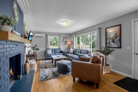 1 living room with gas fireplace