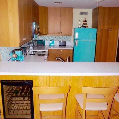 Breakfast bar/work station with built in wine fridge