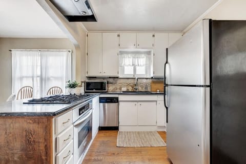 Open kitchen that has the equipment to accommodate your needs for food prep.