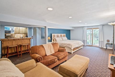 Let the sunshine fill out the space. Large doors for plenty of natural light.