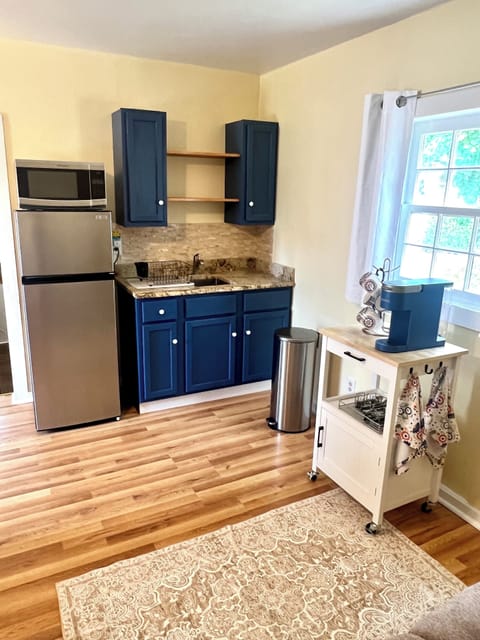 Kitchenette for heating food and washing dishes.  
