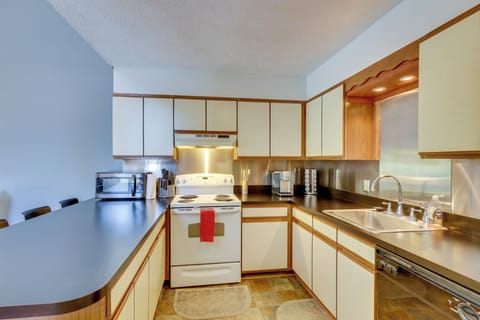 Kitchen | 1st Floor | Keurig Coffee Maker | Toaster | Cooking Basics