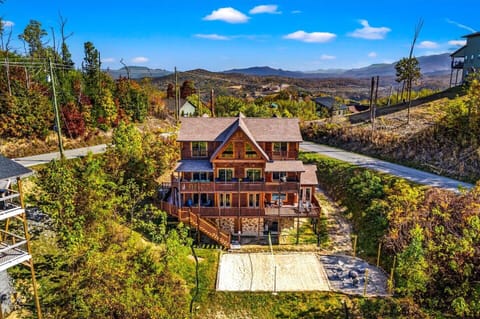 Experience fun and relaxation with a private volleyball beach court right at the cabin! Perfect for friendly matches and outdoor enjoyment, surrounded by breathtaking mountain views. A great way to make unforgettable memories with family and friends!